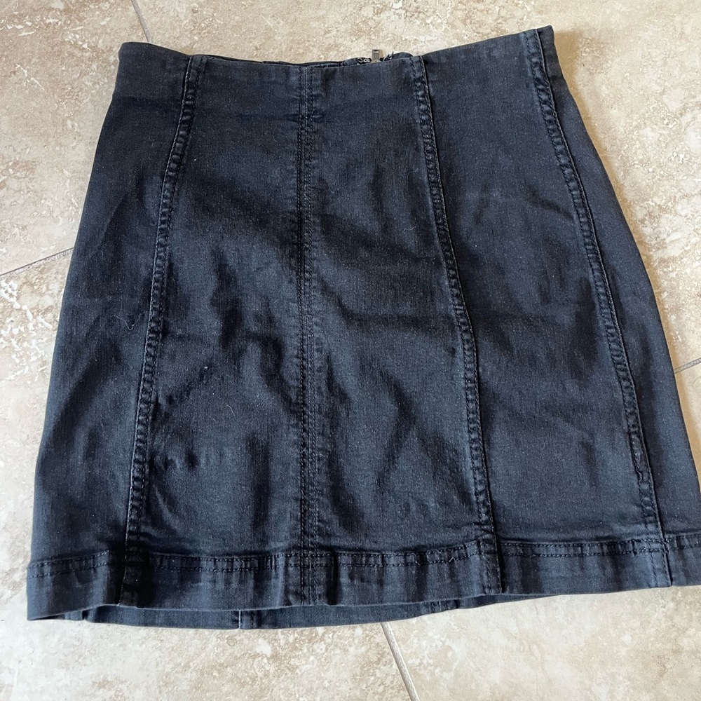 Free People Modern Femme dark denim mini skirt size 6 zip closure